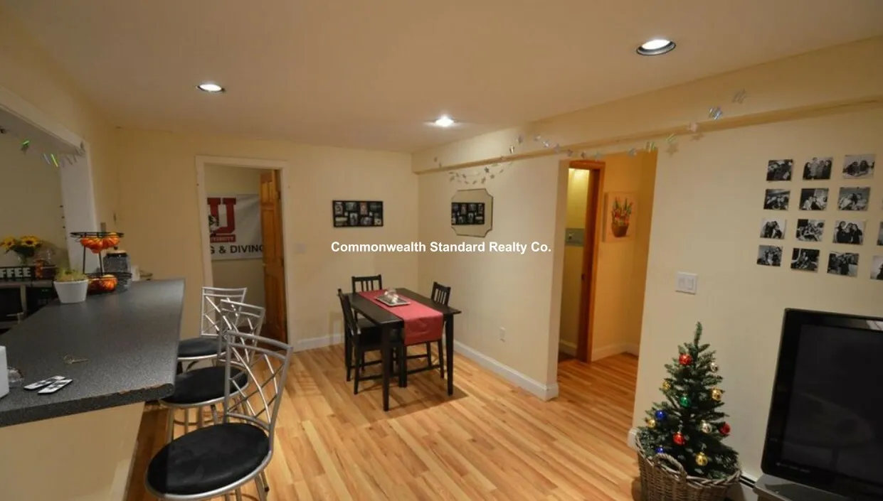 94 Pleasant St, North Brookline