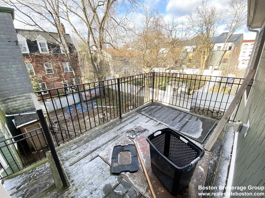 89 Cedar St, Roxbury