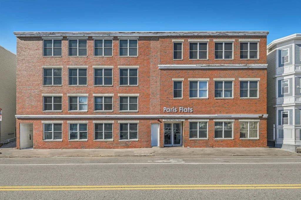 156 Chelsea St, East Boston