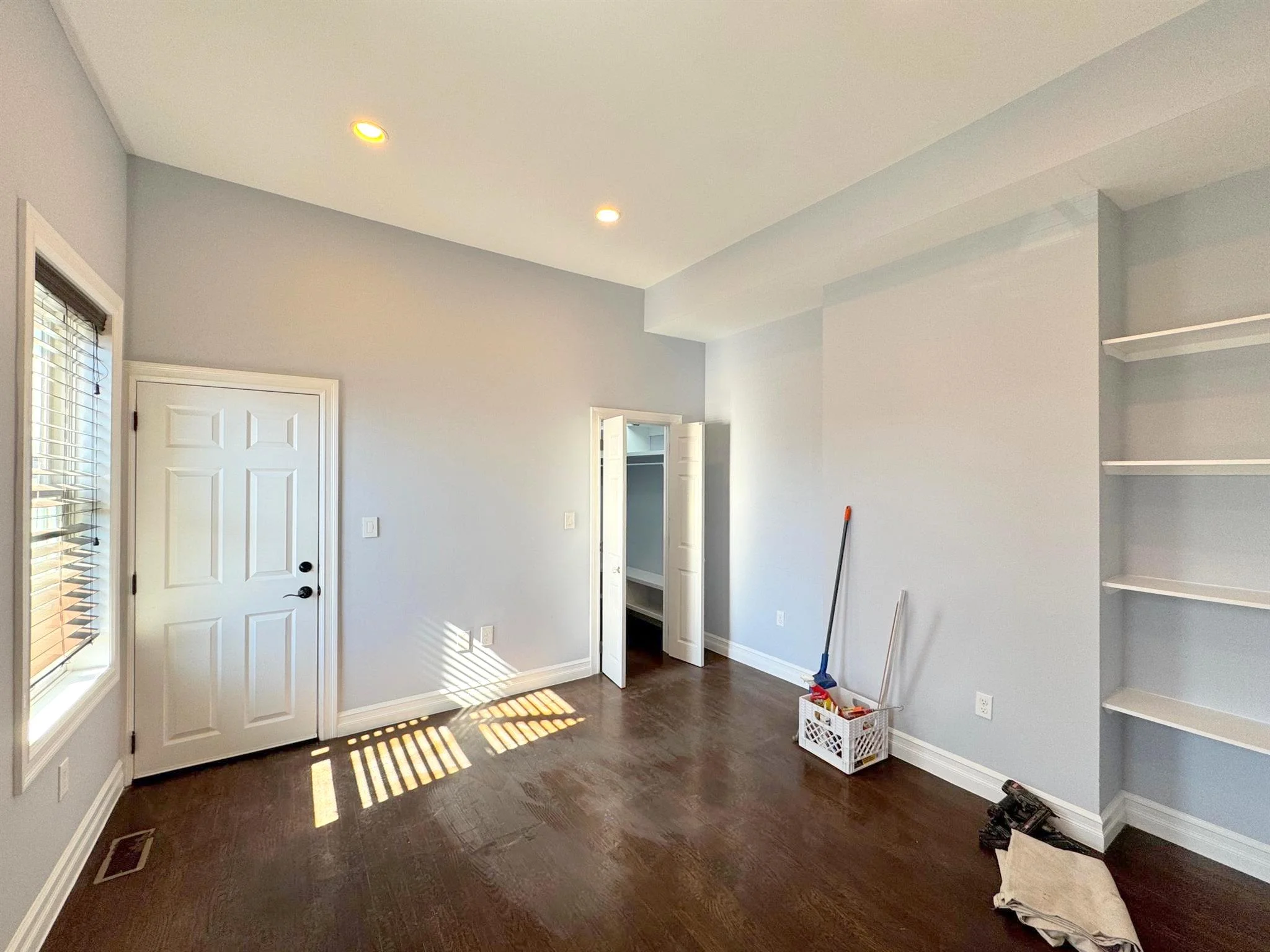 8 Cross Street East, East Somerville