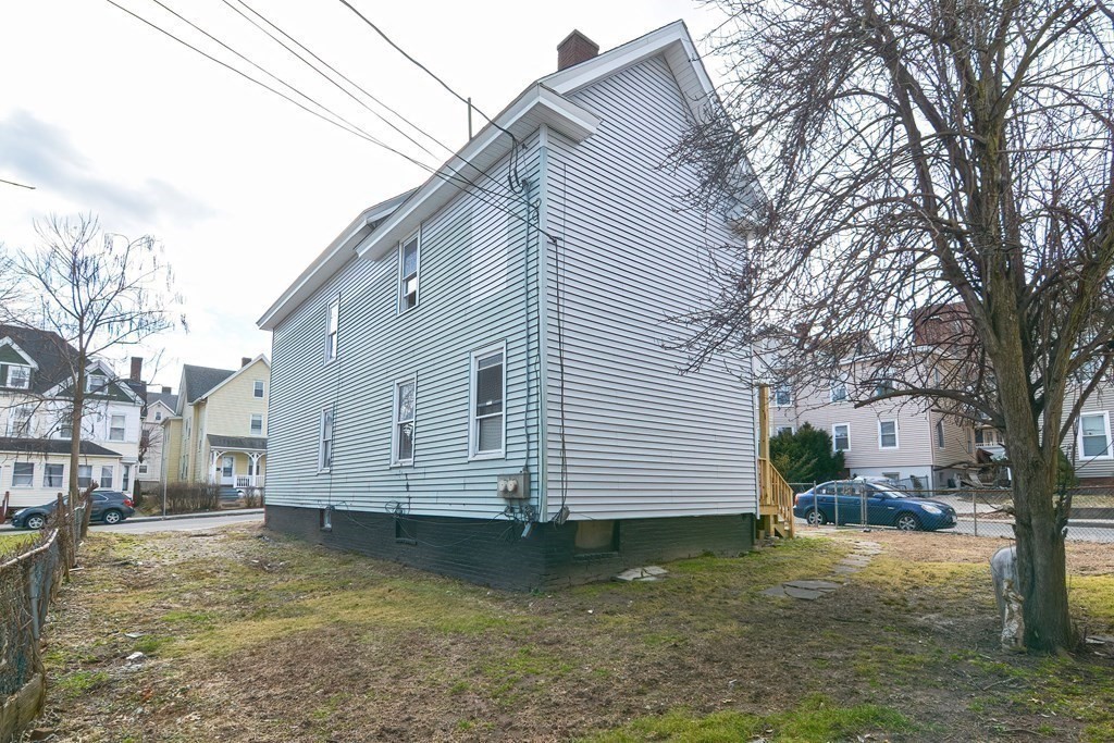 979 Dwight St, Holyoke