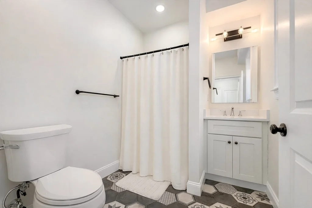 261 Main St, Shrewsbury