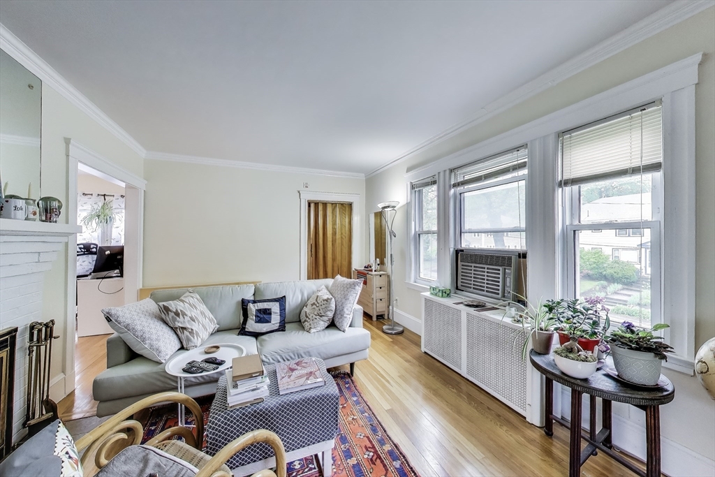 129 Oxford Rd, Newton Center