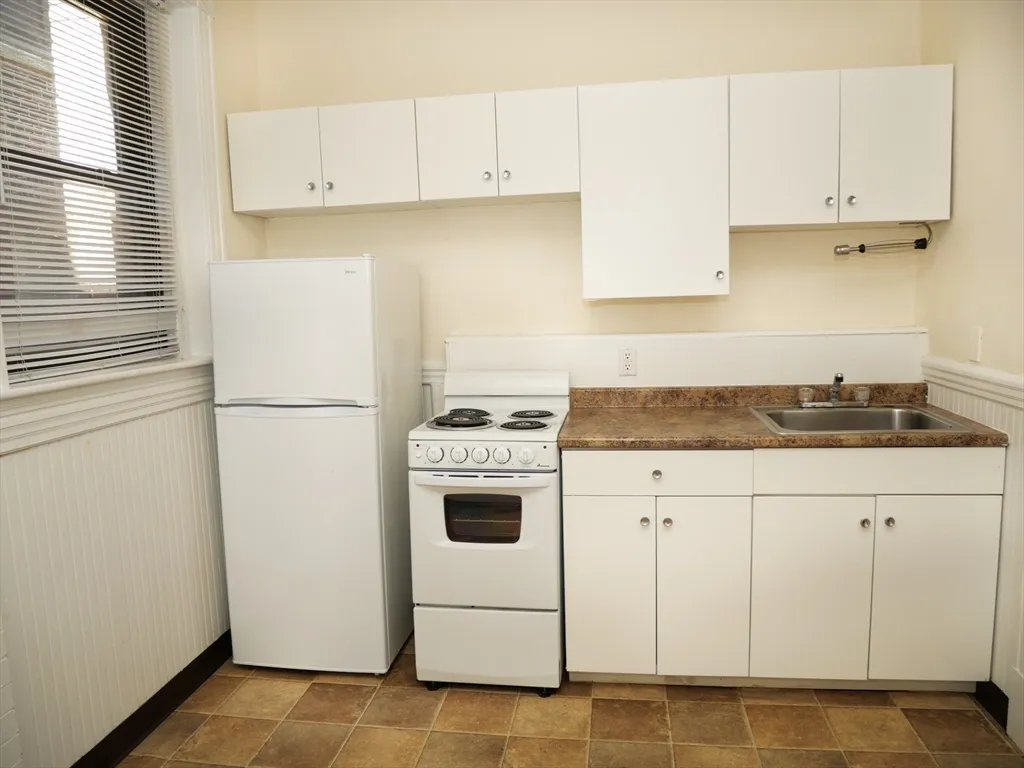 1382 Beacon St, North Brookline