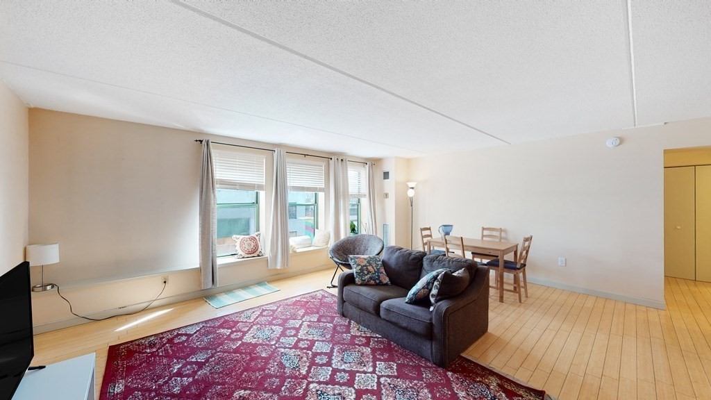 108 Peterborough St, Fenway