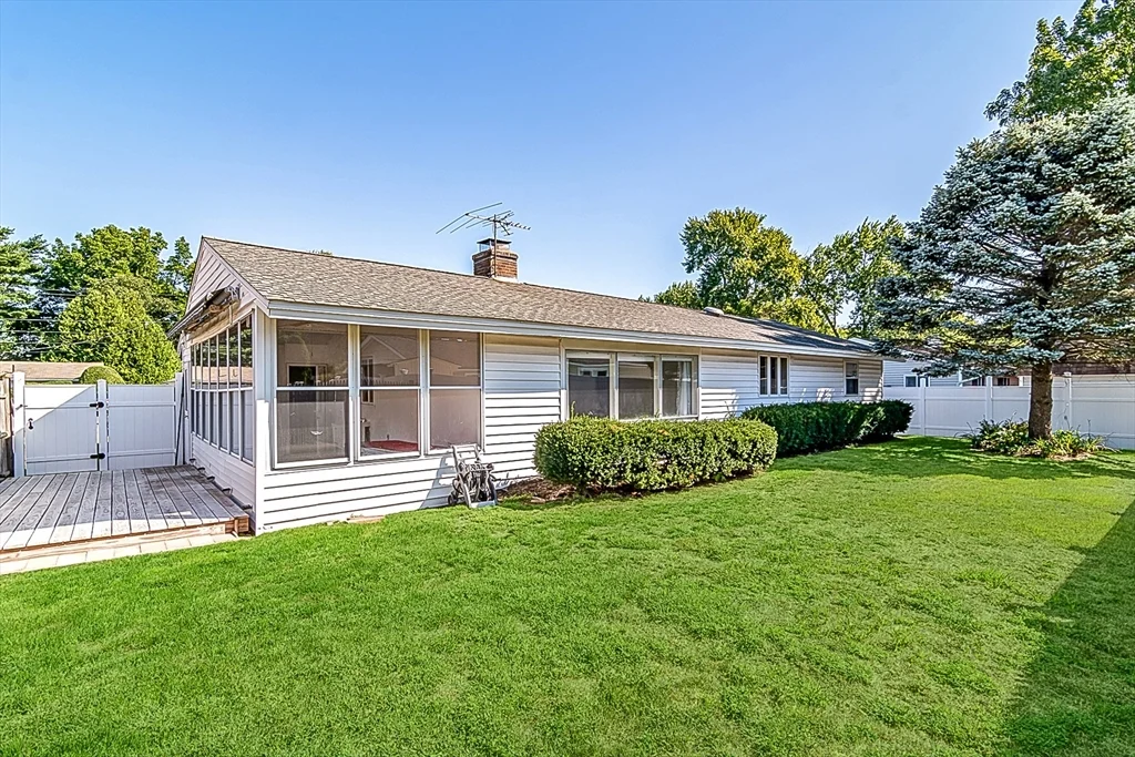 14 Rosslare Rd, Framingham