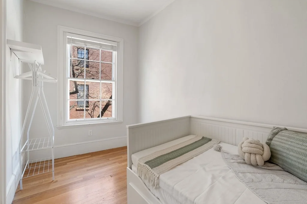 62 W Cedar St, Beacon Hill