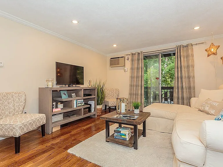 99 Pleasant St, Watertown