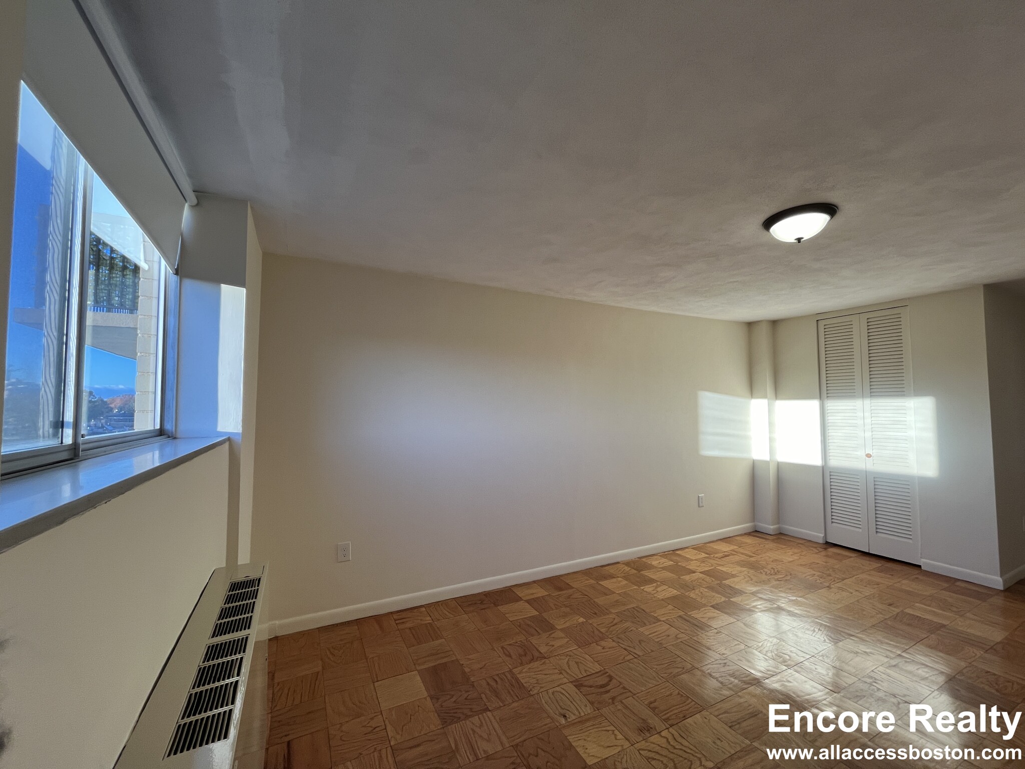 101 Monmouth St, Longwood