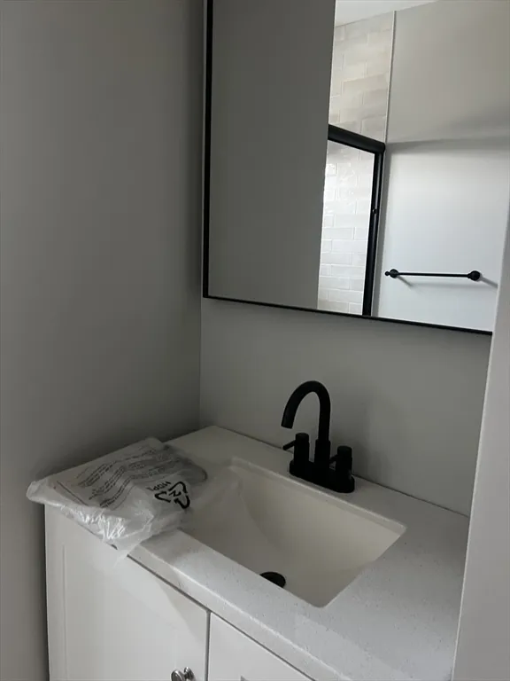 2039 Pleasant St, Fall River