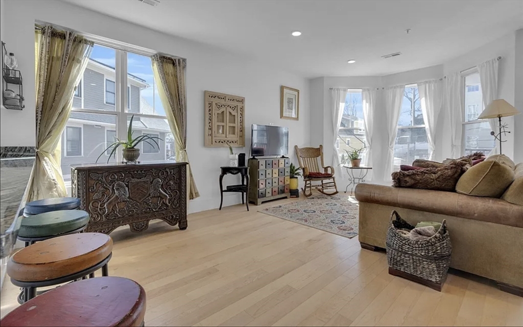 41 Woodville St, Roxbury