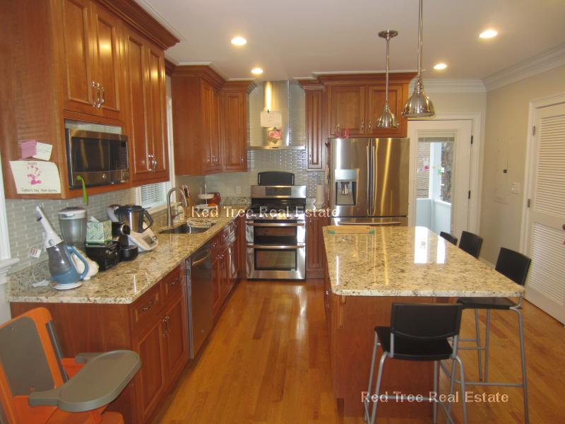 7 Acron Rd, Brookline Village