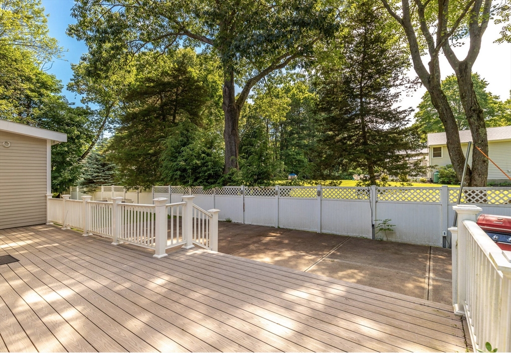 2 Sigmund St, Lynnfield