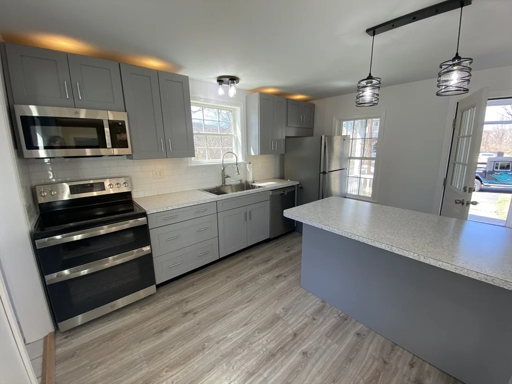 74 Moore Ave, Warren