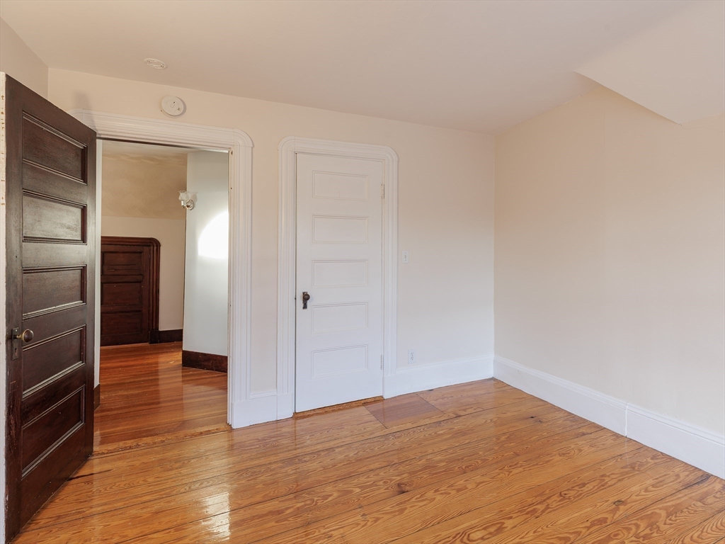 13 Oxford Ave, Belmont