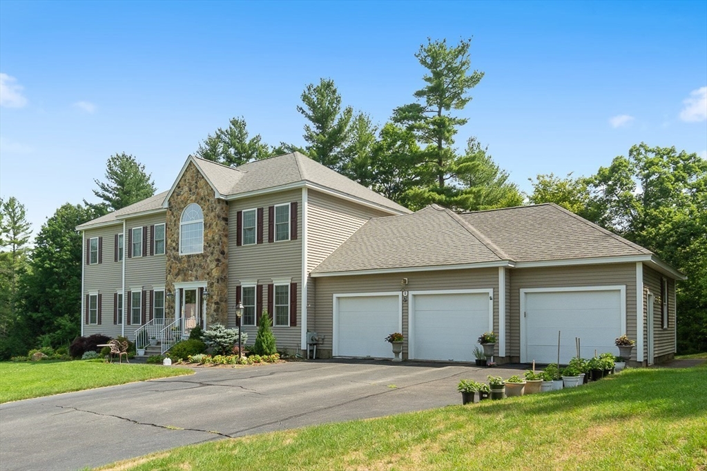 7 Charles Pl, Pepperell