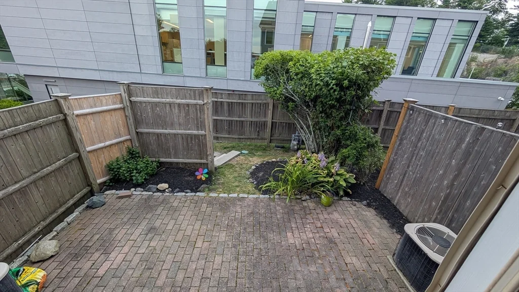 894 Main St, Wakefield