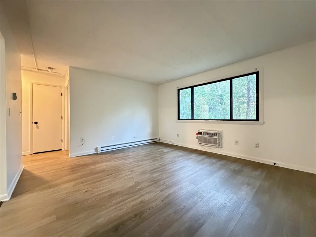 18 Pierce St, Foxboro
