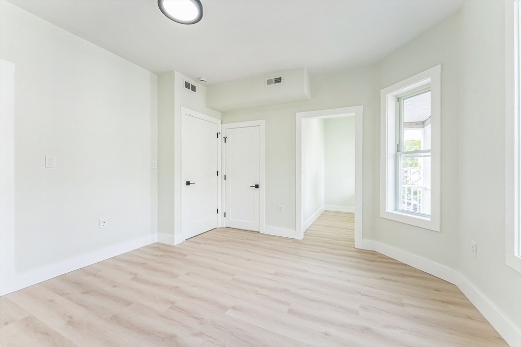 47 Brackett St, Oak Square