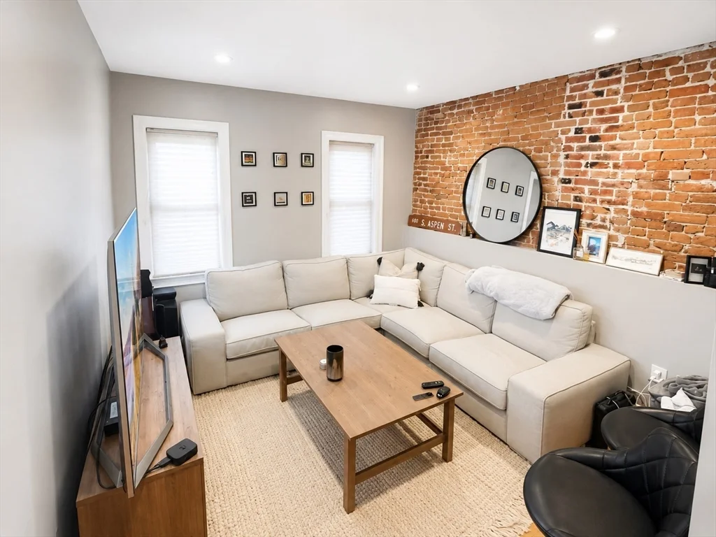 764 E 6th St, South Boston
