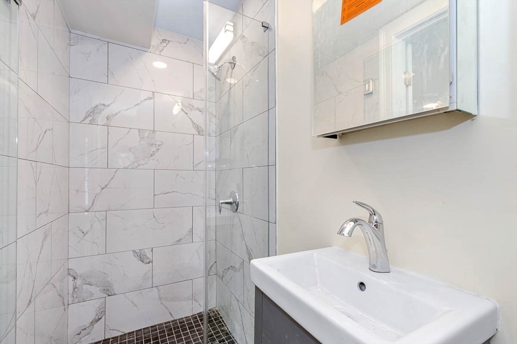 70 Stanley Ave, South Medford