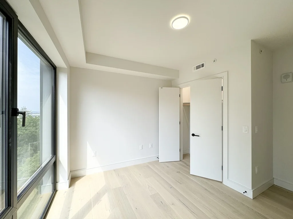 1 Nevins Hill Way, Brighton