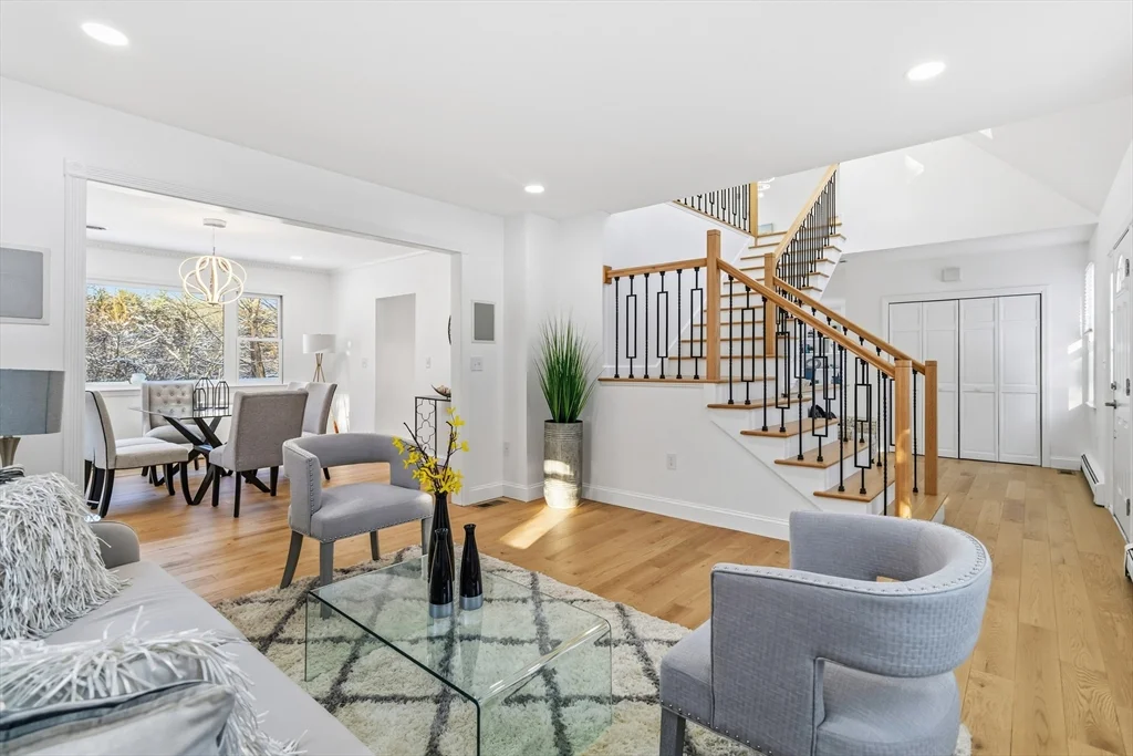 183 Gardner St, Hingham