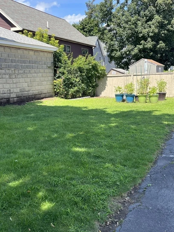 36 Everett St, Medford