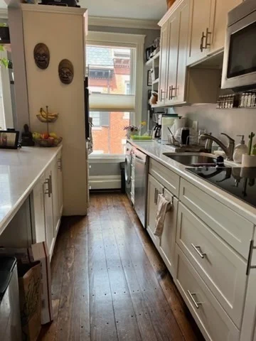 4 Centre Pl, Roxbury