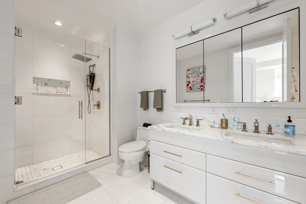 22 Liberty Dr, Seaport District