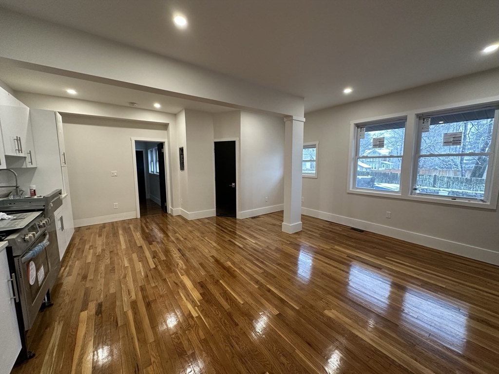 289 Walnut Stoughton, Stoughton