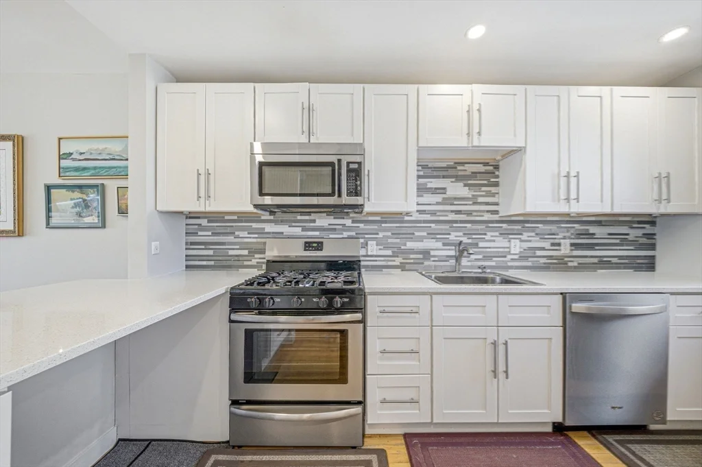 20 Ship Ave, Glenwood