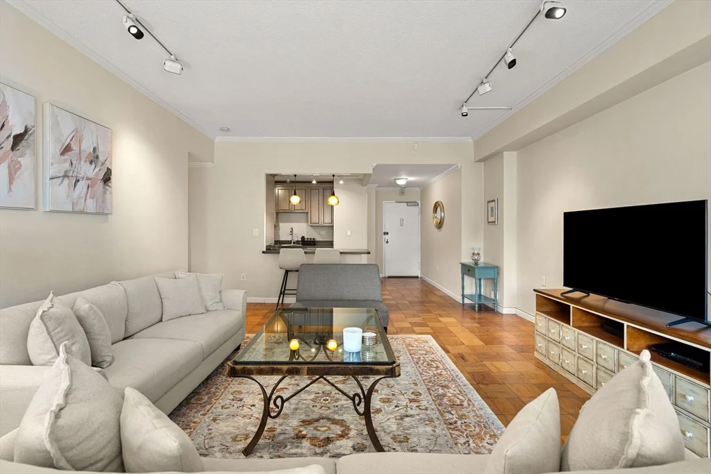 2 Hawthorne, West End