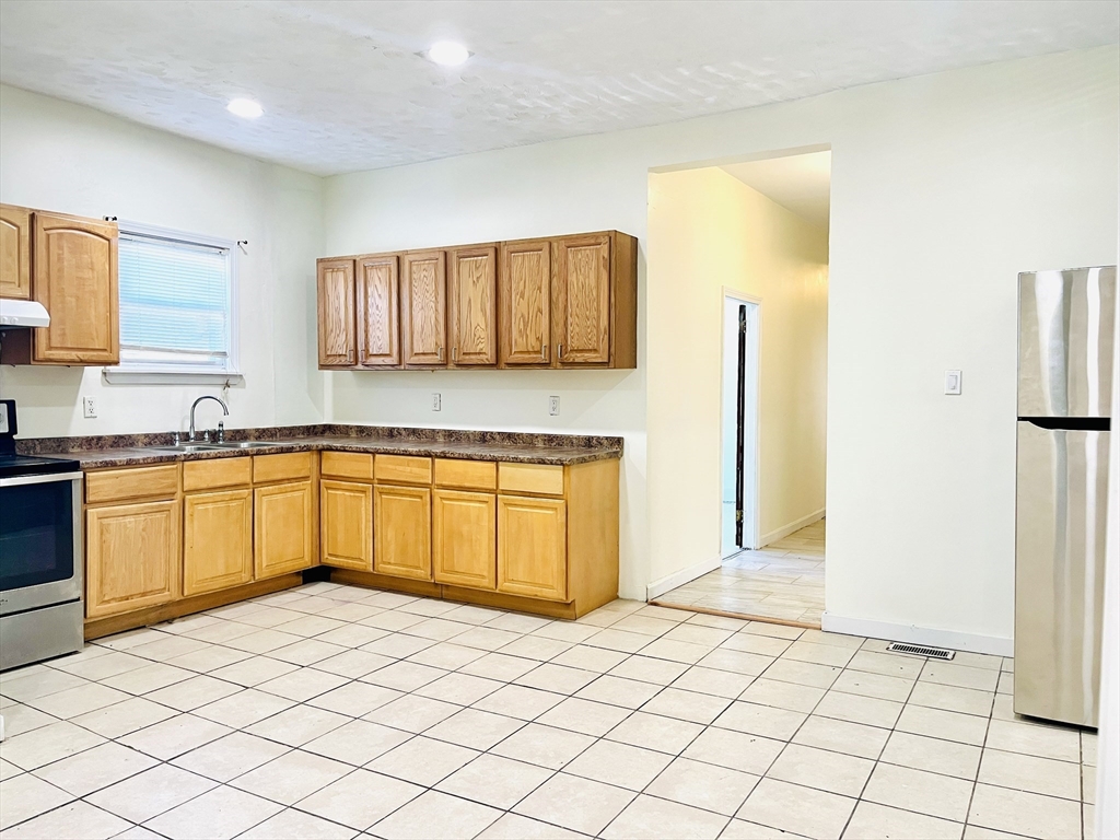 93 Pleasant St, Brockton