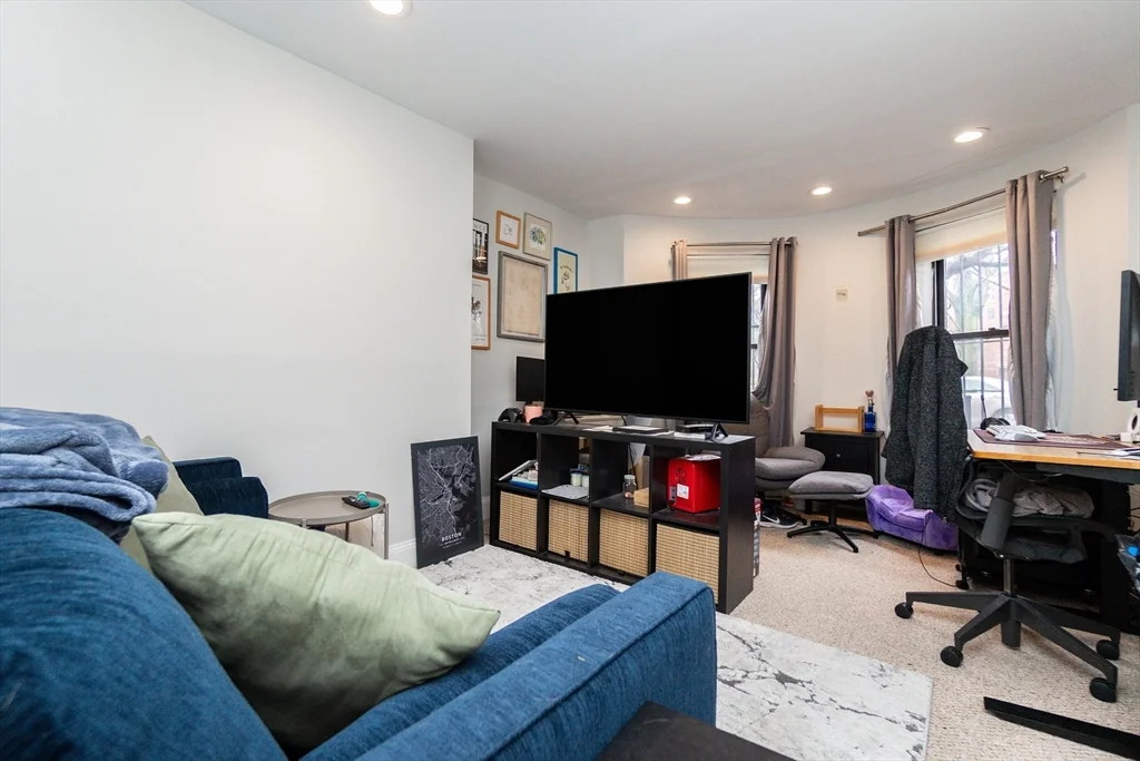 209 W Newton, Back Bay