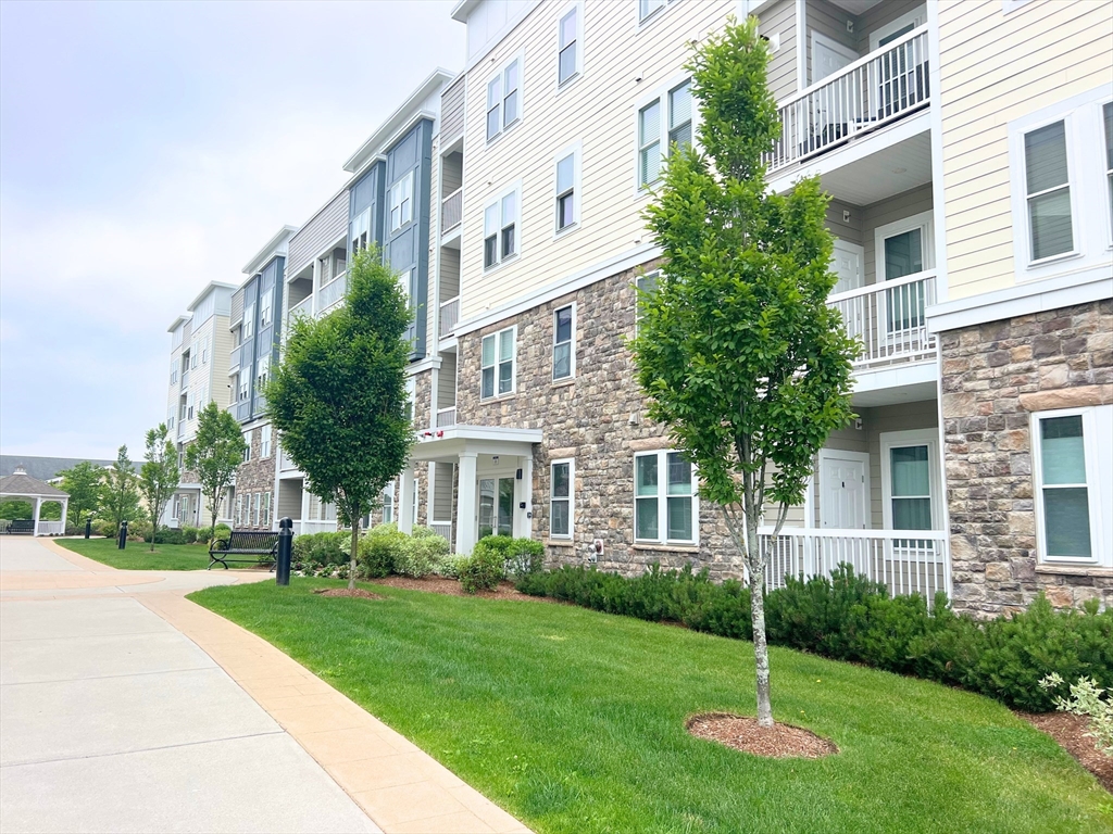 120 University Ave, Westwood