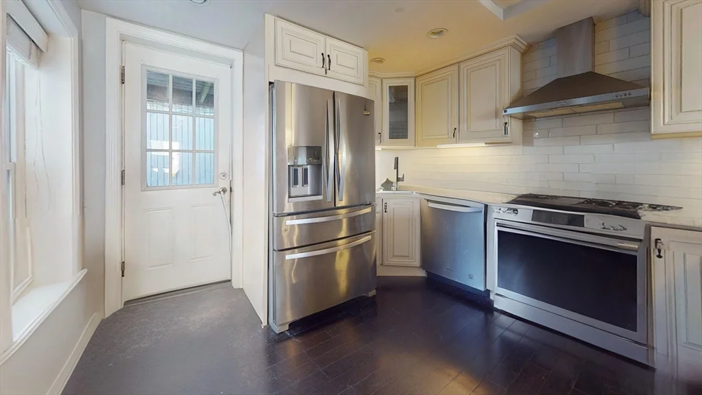 215 Bolton, South Boston