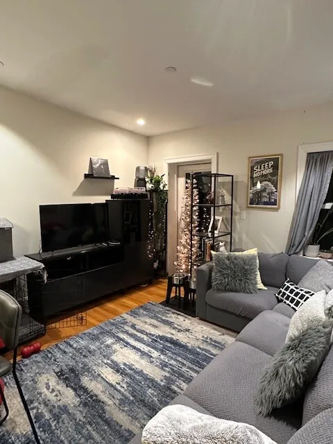 53 Fort Ave, Roxbury