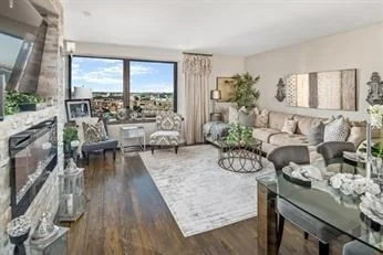 65 East India Row, Downtown