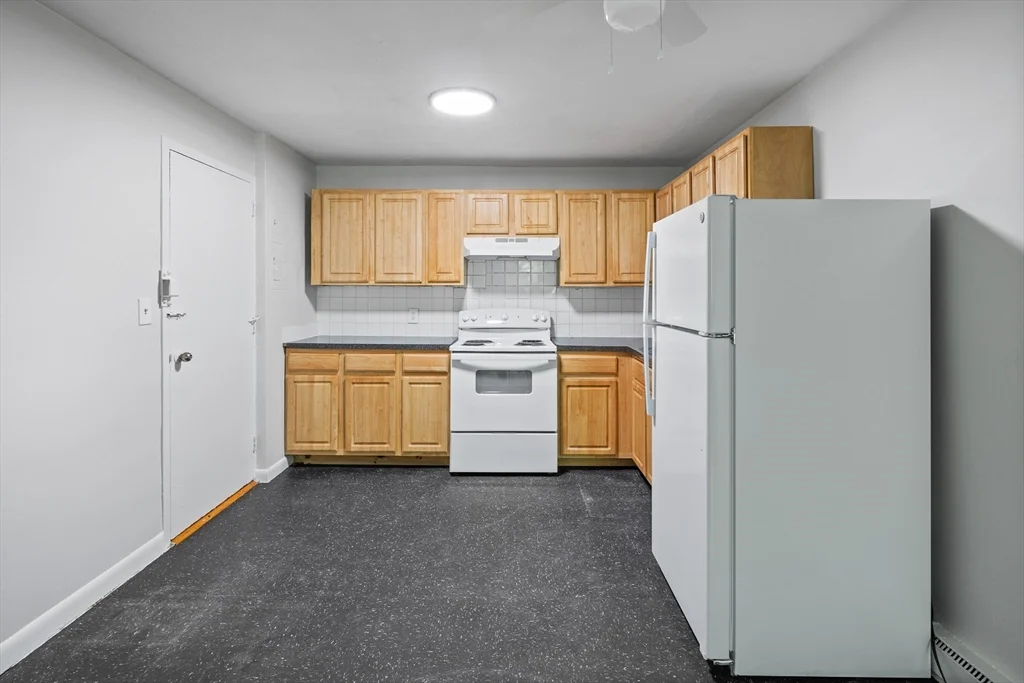 572 Cummins Highway, Mattapan