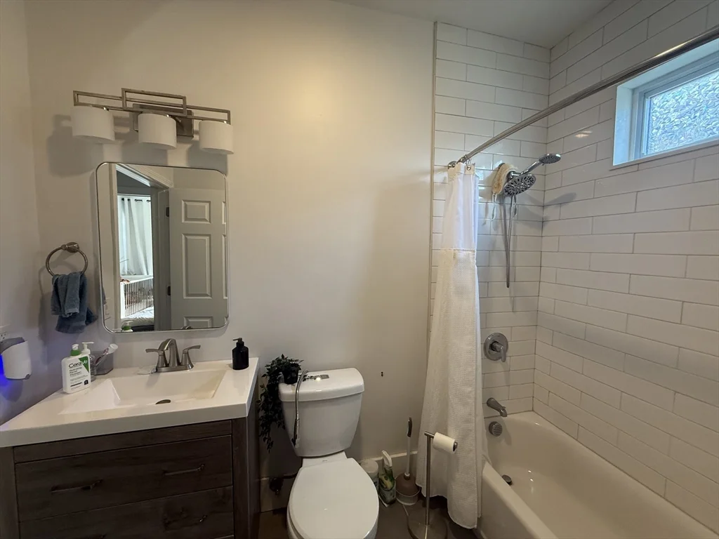 13 Schuyler St, Roxbury