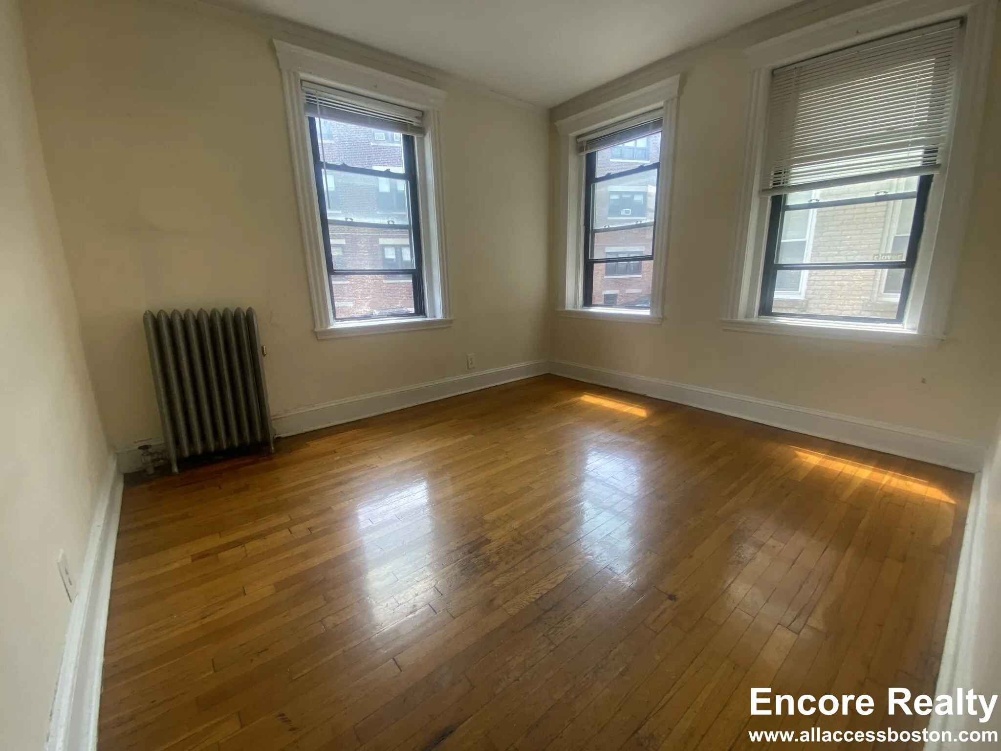 364 Riverway, Mission Hill