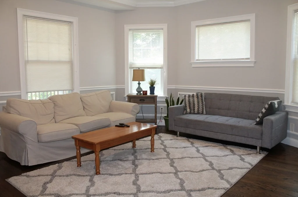 34 Circuit St, Roxbury