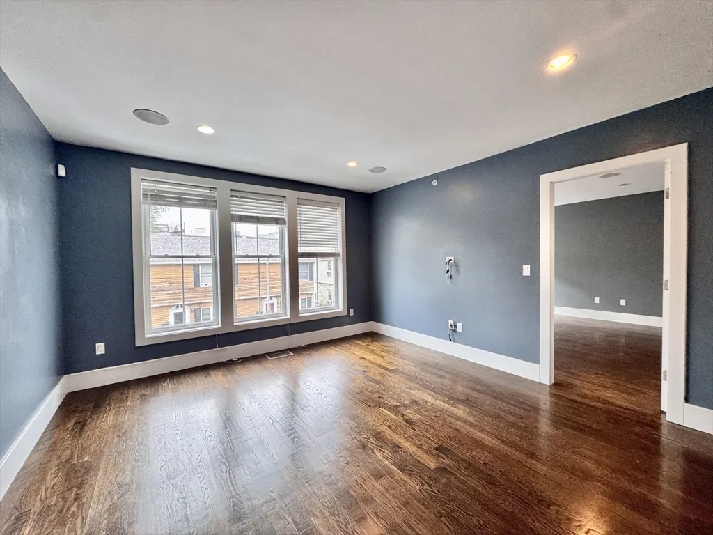 12 Mohawk St, South Boston