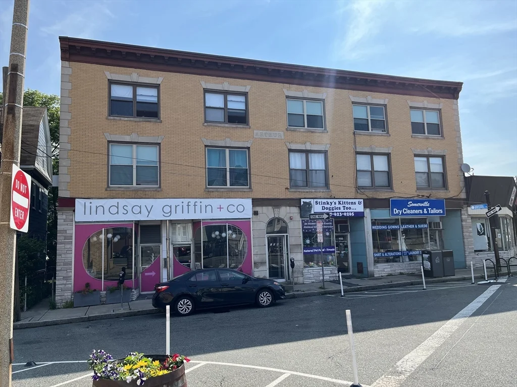 108 Bristol Rd, Somerville