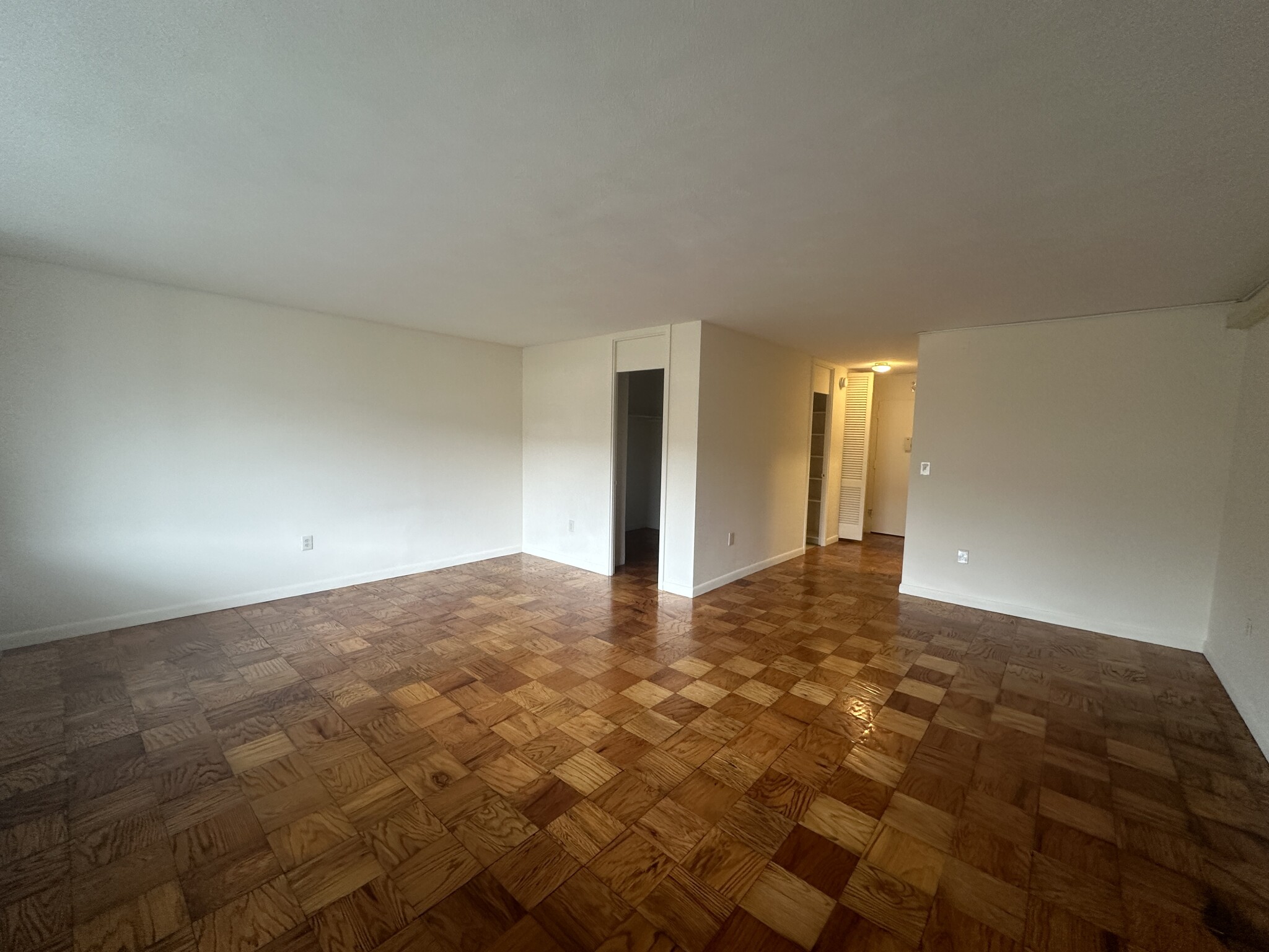 101 Monmouth Ct, Longwood