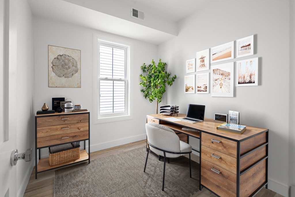 298 Maverick St, East Boston