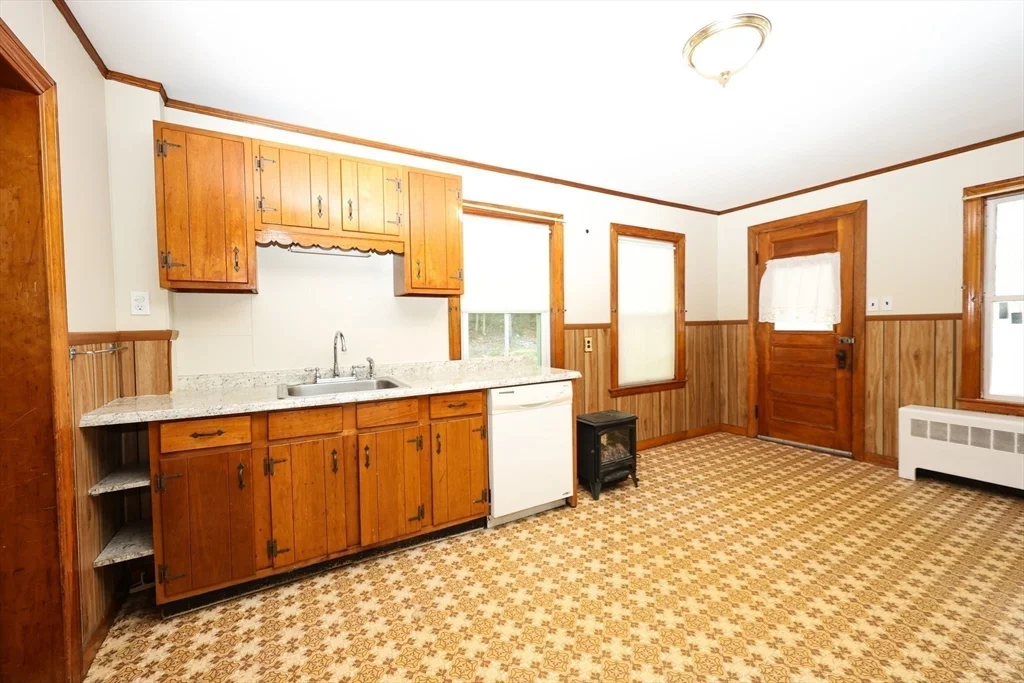 354 Pond St, Braintree