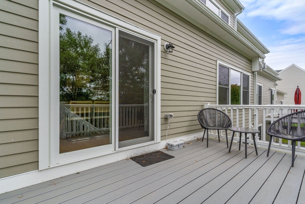 12 Blueberry Hill Ln, Melrose