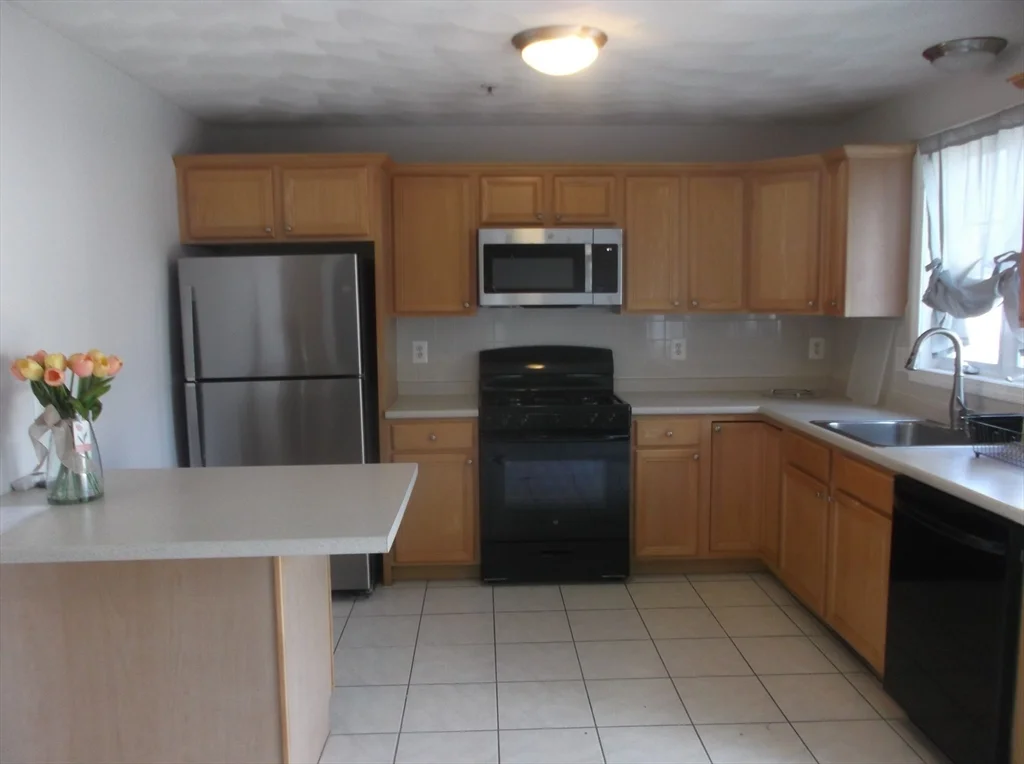 933 Varnum Ave, Lowell